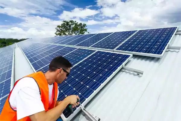 آموزش نصب پنل خورشیدی: توانمندسازی نیروی کار ماهر برای آینده